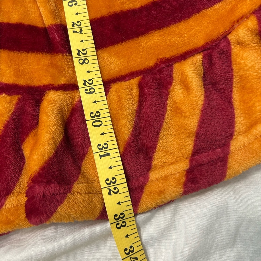 Harry Potter Gryffyndor Robes Girls Sz 14 Pjammies Wizarding World Crest - Picture 5 of 8